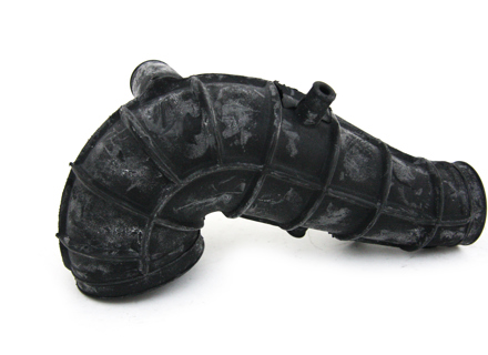 Durite d'air, corps papillon vers capteur de masse d'air. Porsche 944 Turbo - 95111019802